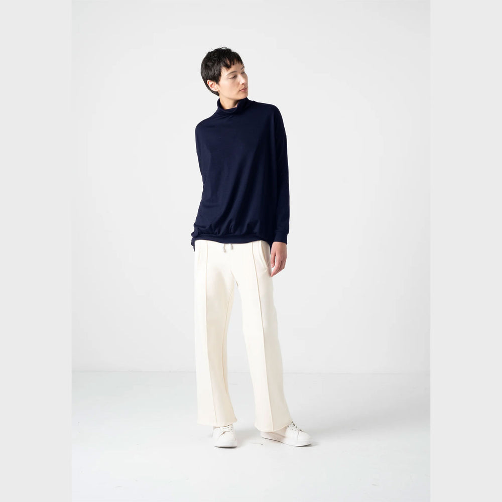 
                  
                    IVA NARROW SLEEVE HIGH-NECK
                  
                