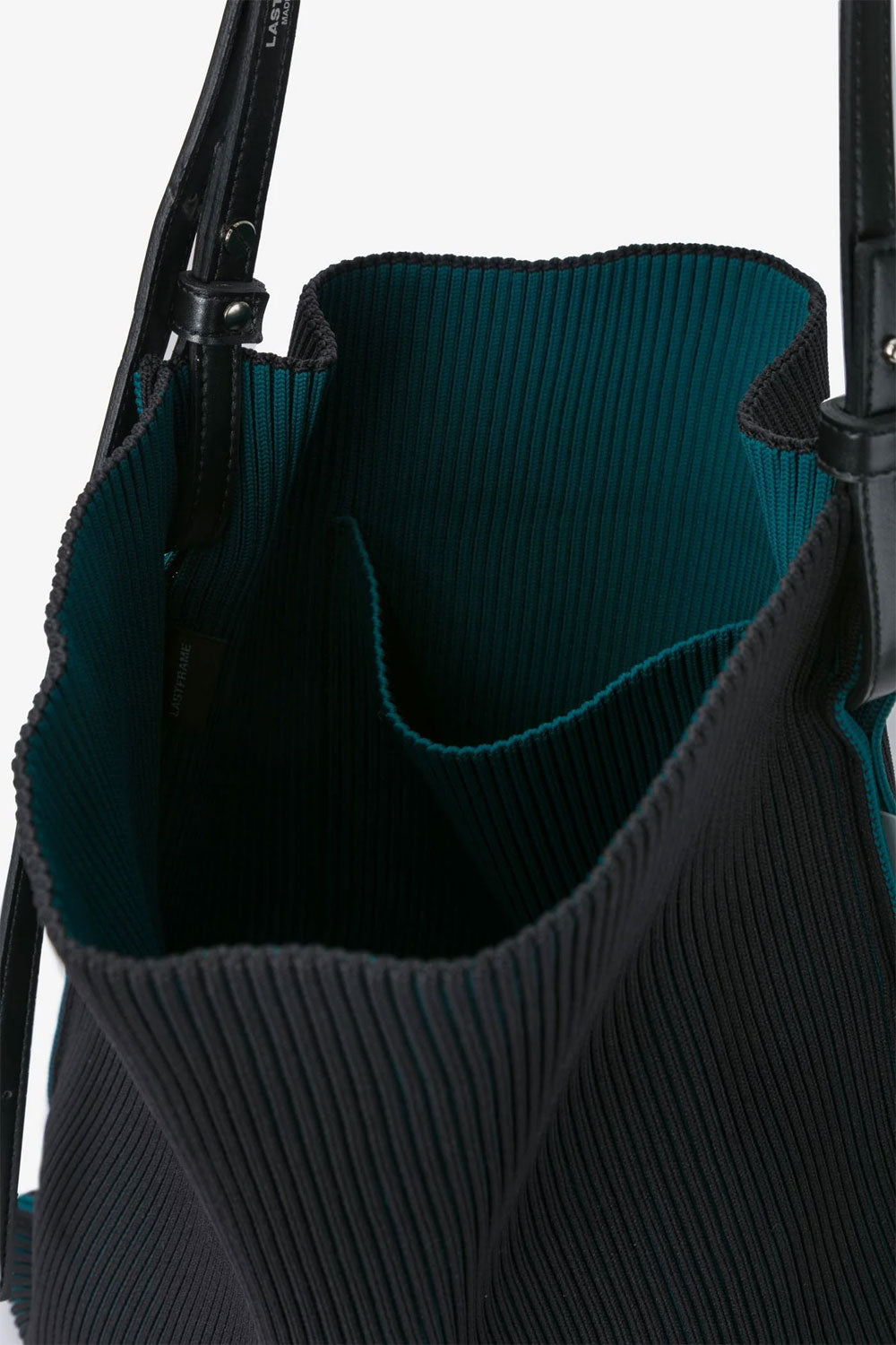 
                  
                    FLAT MEDIUM / KASANE
                  
                