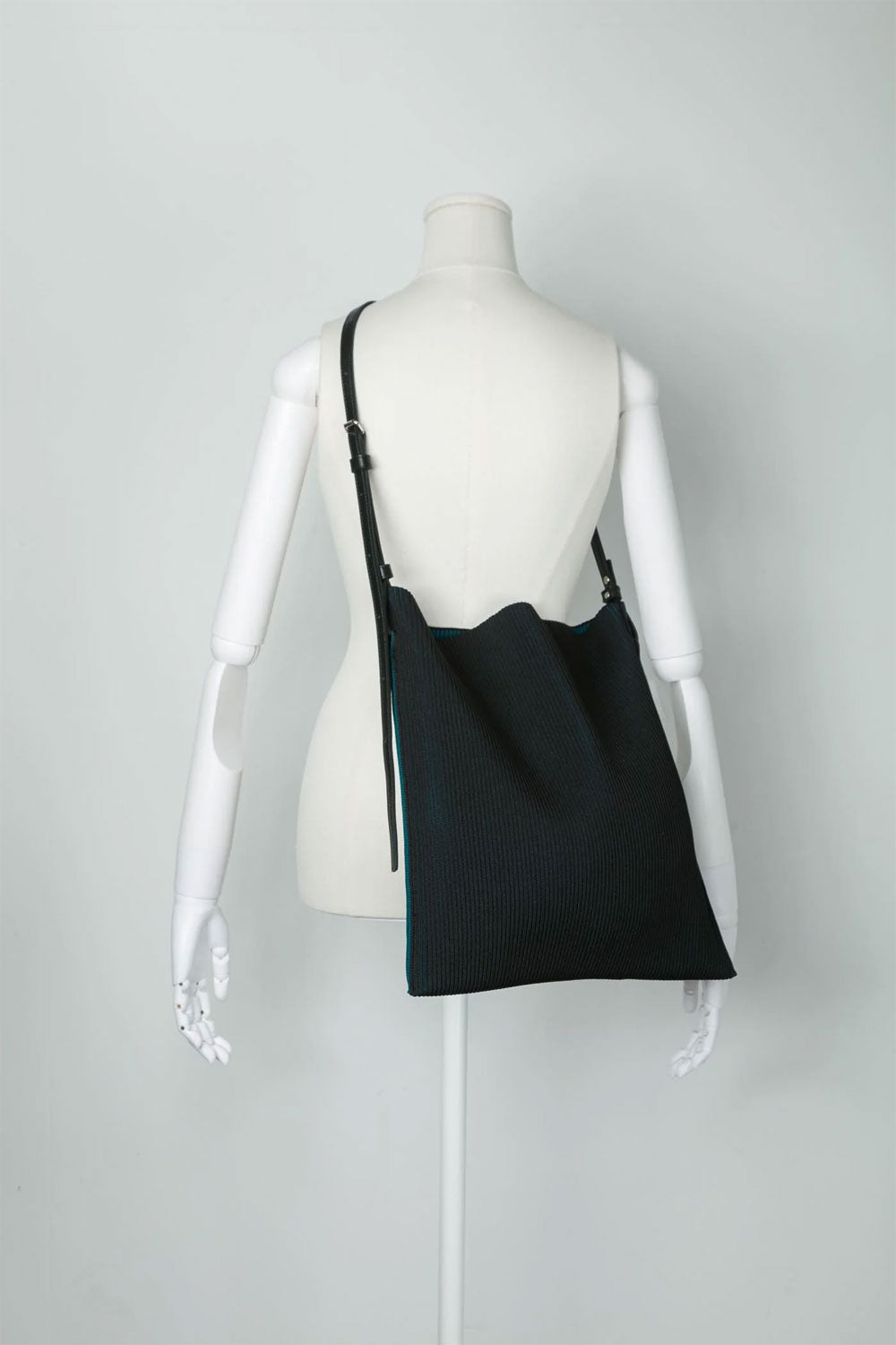 
                  
                    FLAT MEDIUM / KASANE
                  
                