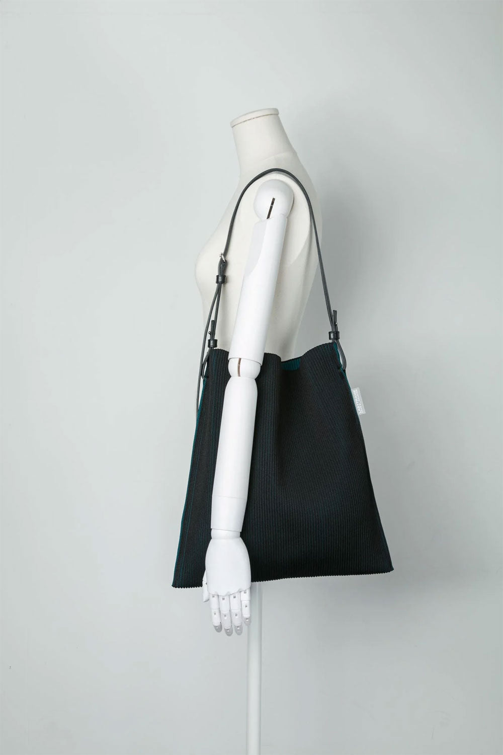
                  
                    FLAT MEDIUM / KASANE
                  
                