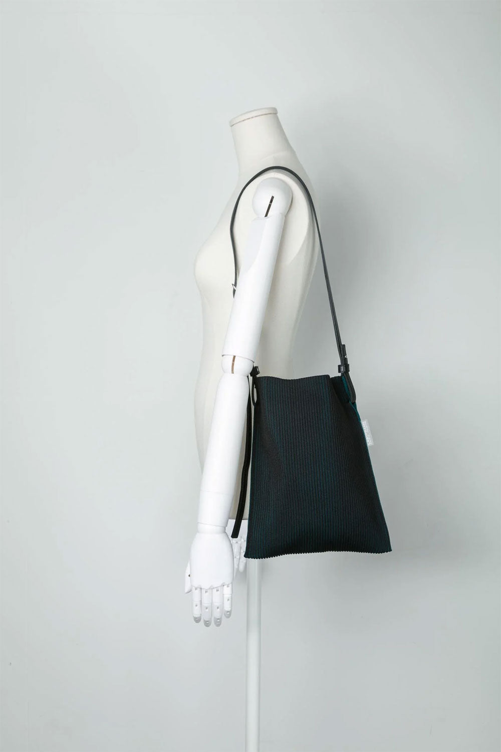 
                  
                    FLAT SMALL / KASANE
                  
                