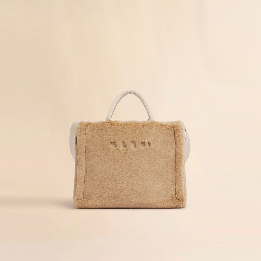 Beige faux fur basket shopper