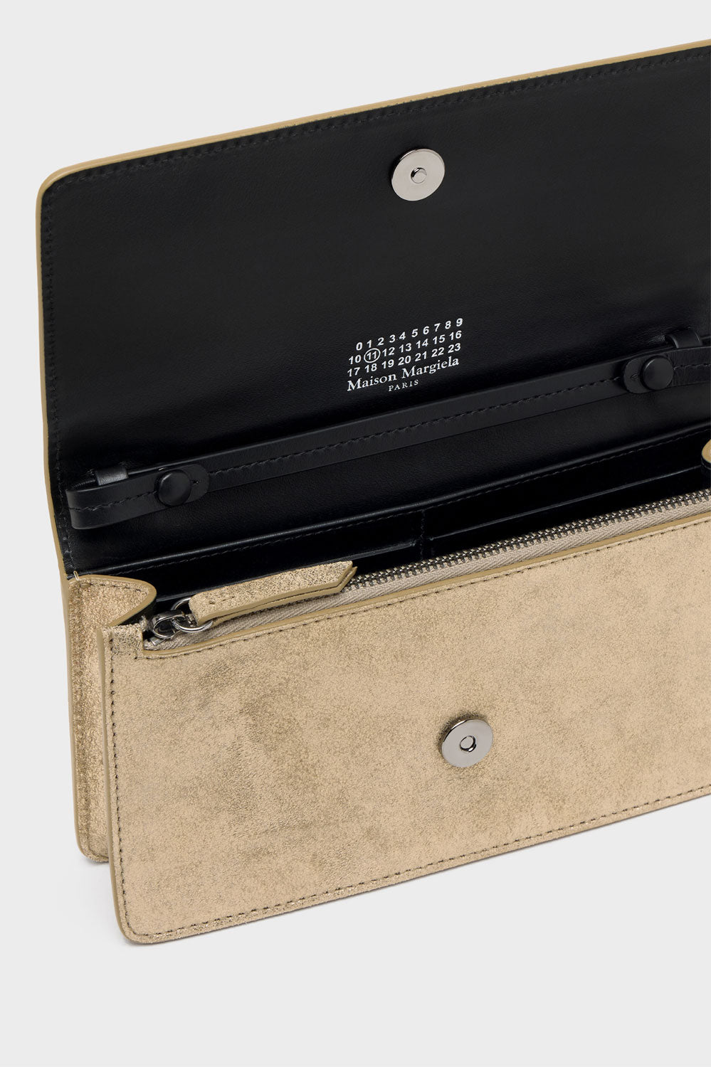 
                  
                    4-Stitch Chain Wallet-GOLD-
                  
                