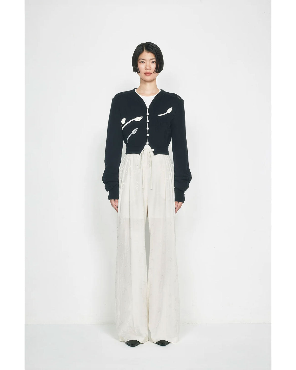 
                  
                    3D Floral Motif Knit Cardigan - black
                  
                