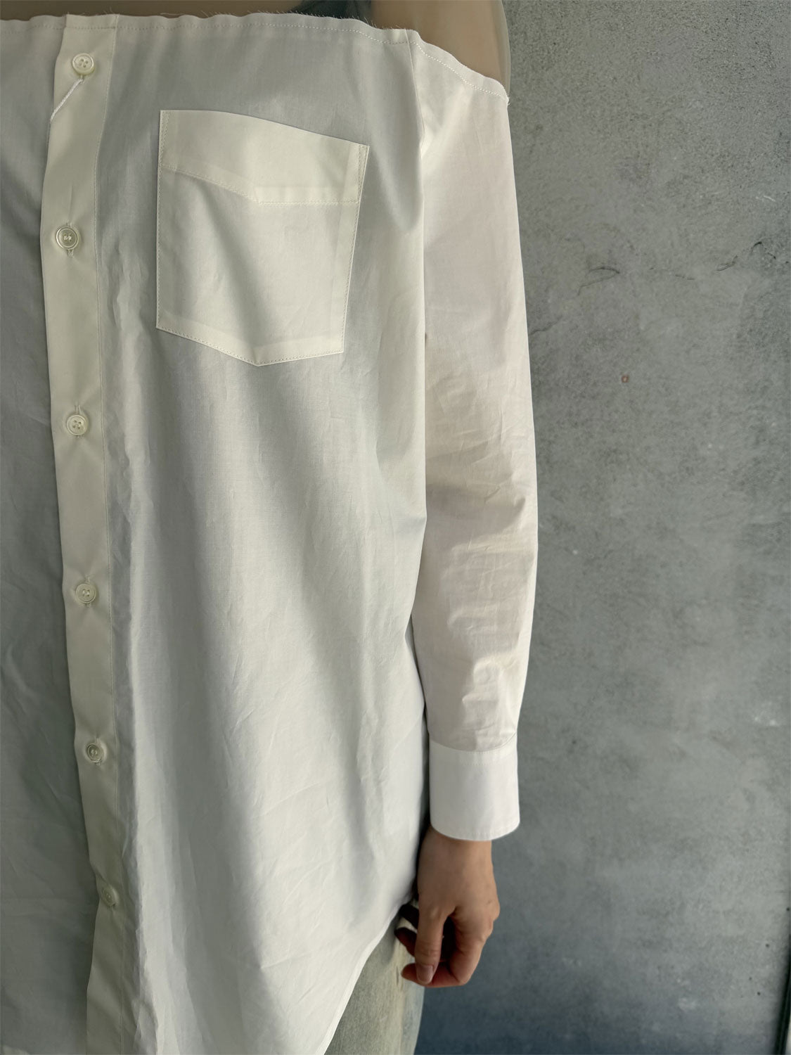 
                  
                    High-cut cotton poplin shirt
                  
                