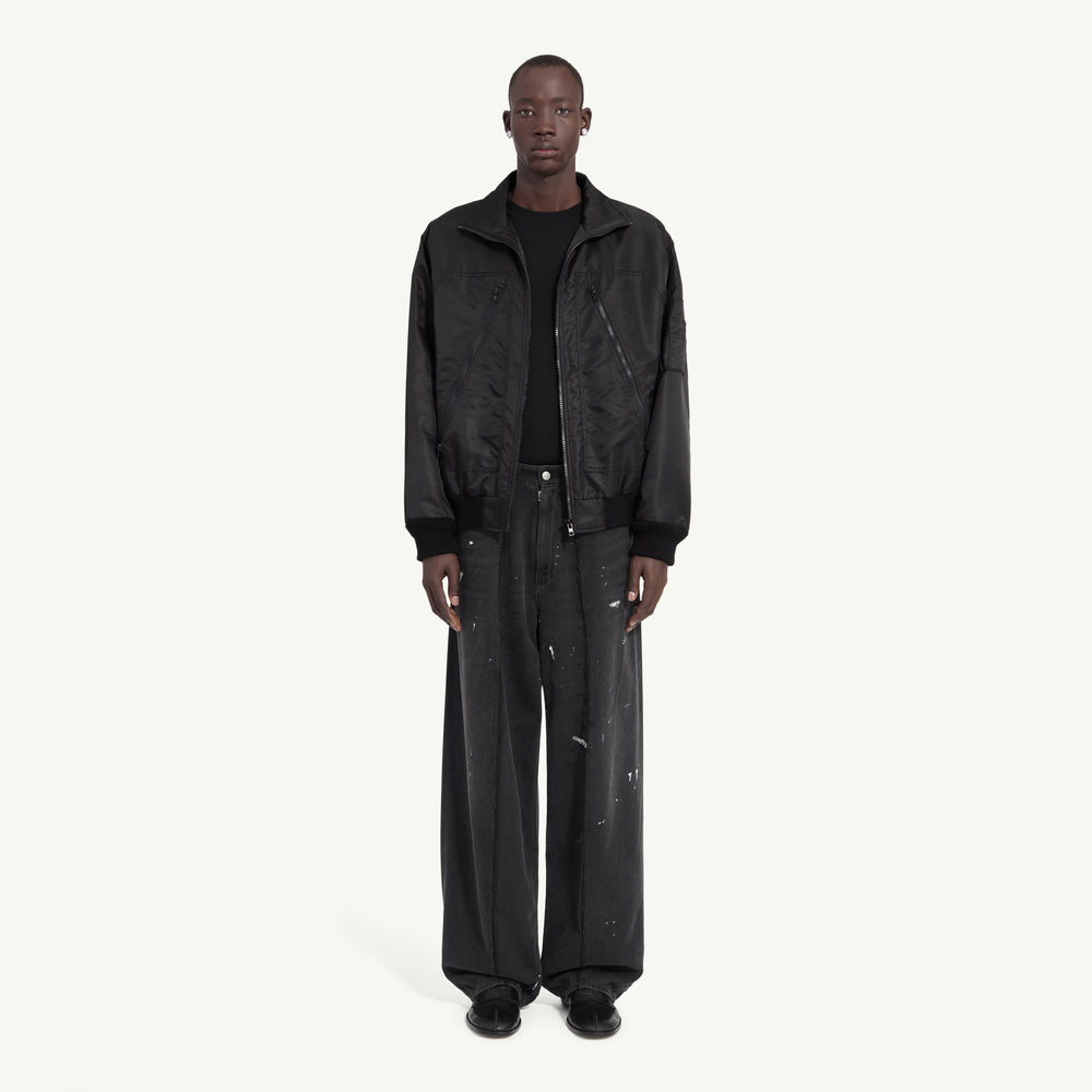 
                  
                    BOMBER JACKET
                  
                