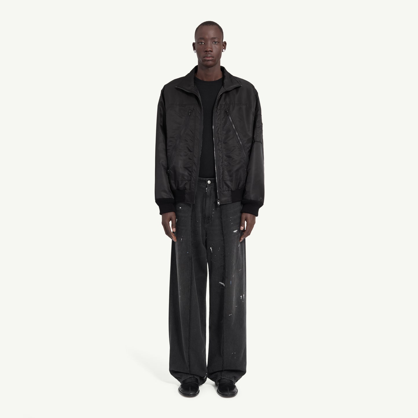 
                  
                    BOMBER JACKET
                  
                