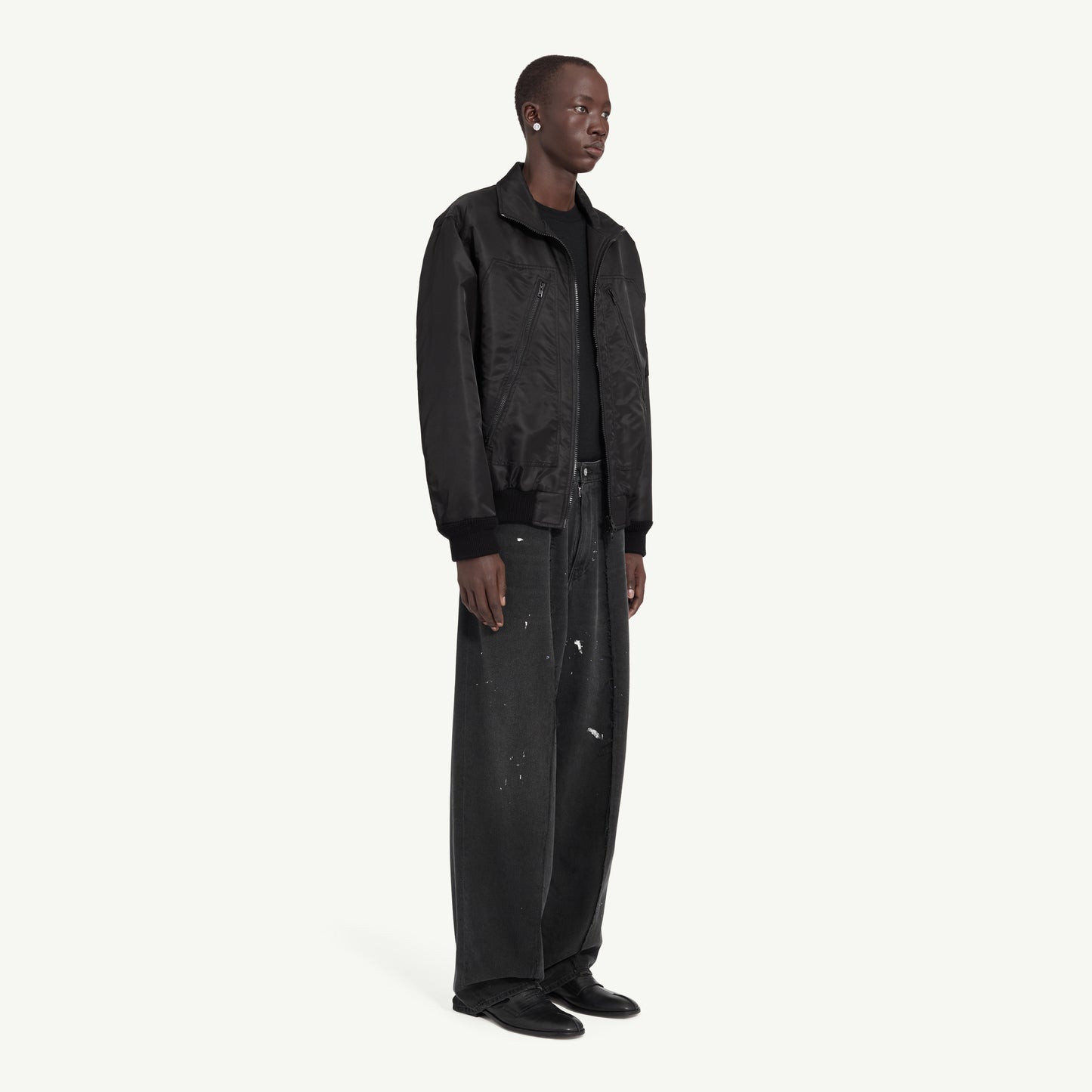 
                  
                    BOMBER JACKET
                  
                