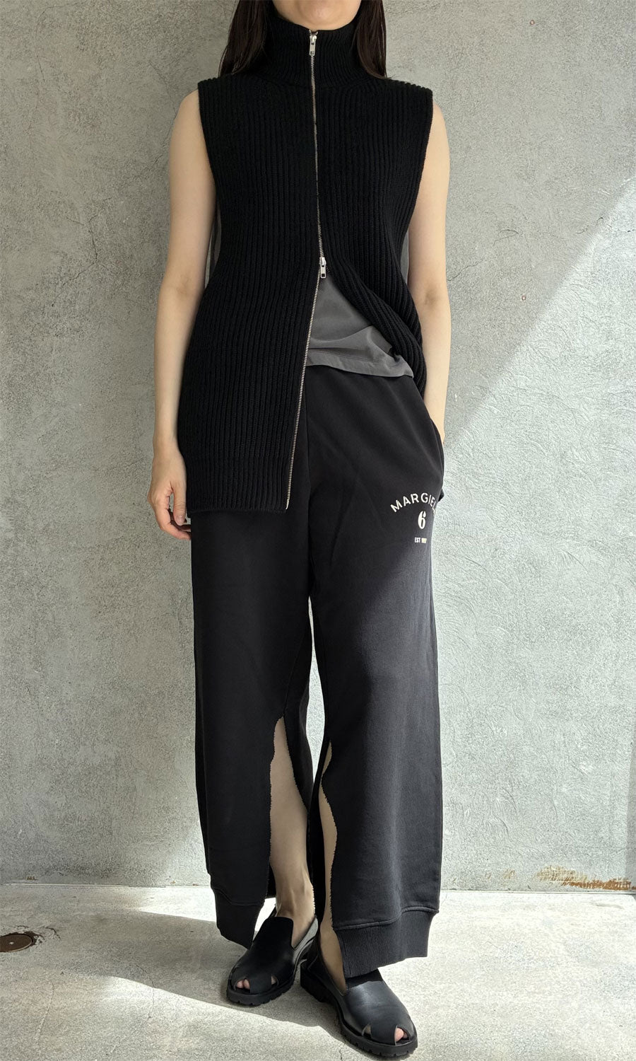 
                  
                    Sweat pants
                  
                