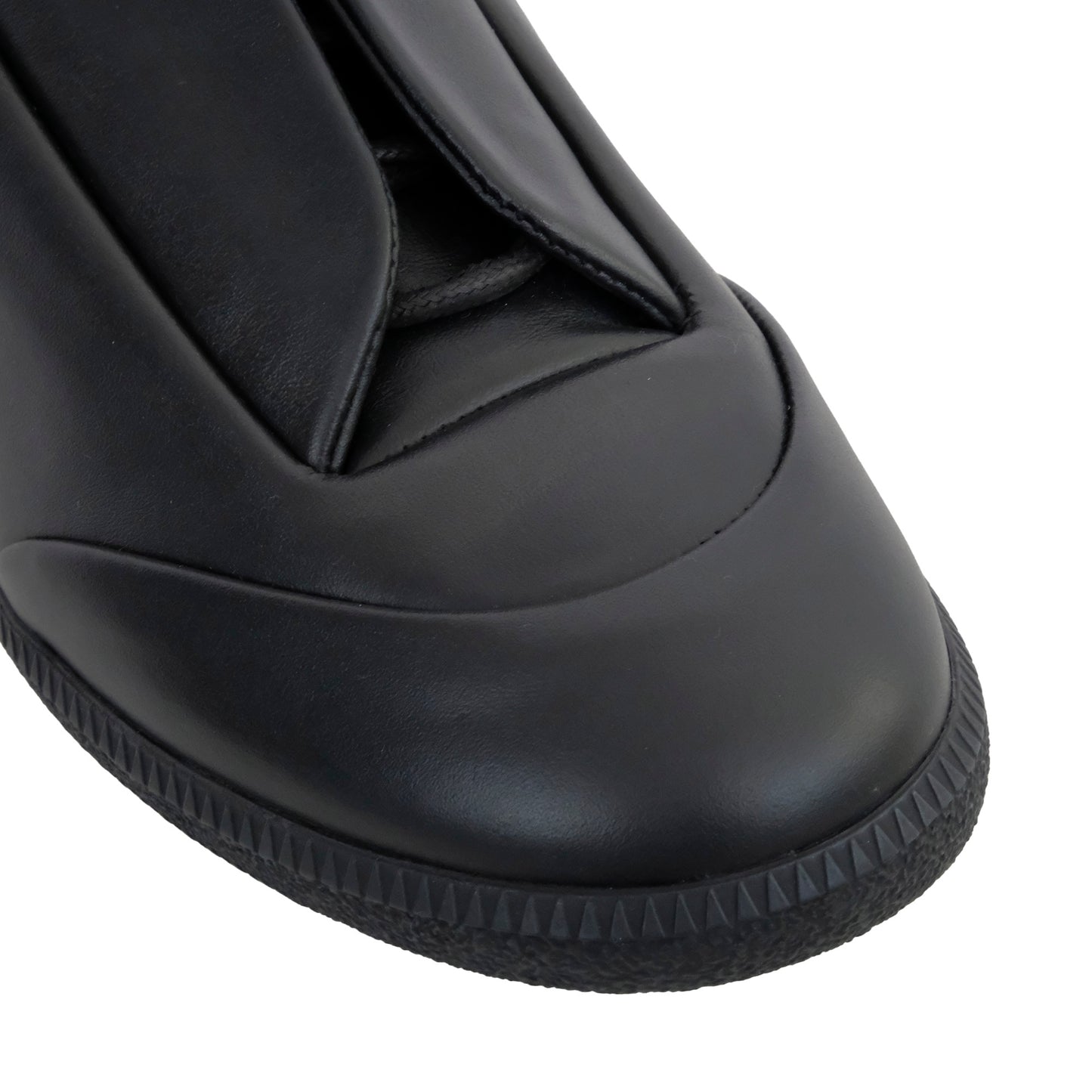 
                  
                    FUTURE SNEAKER
                  
                