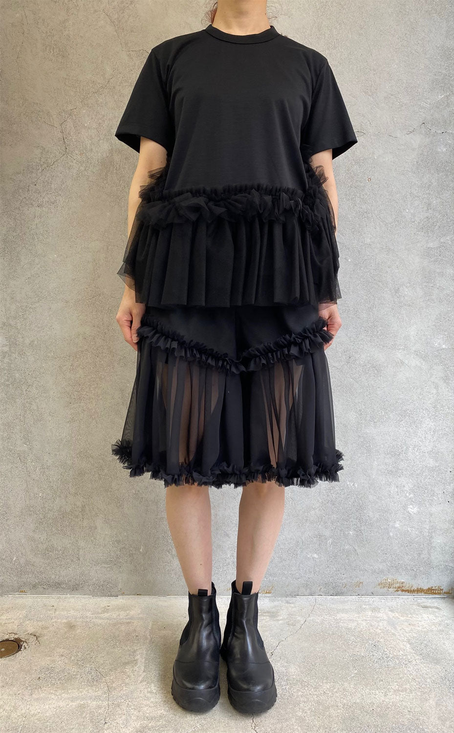 
                  
                    裾チュールカットソー-BLACK-
                  
                