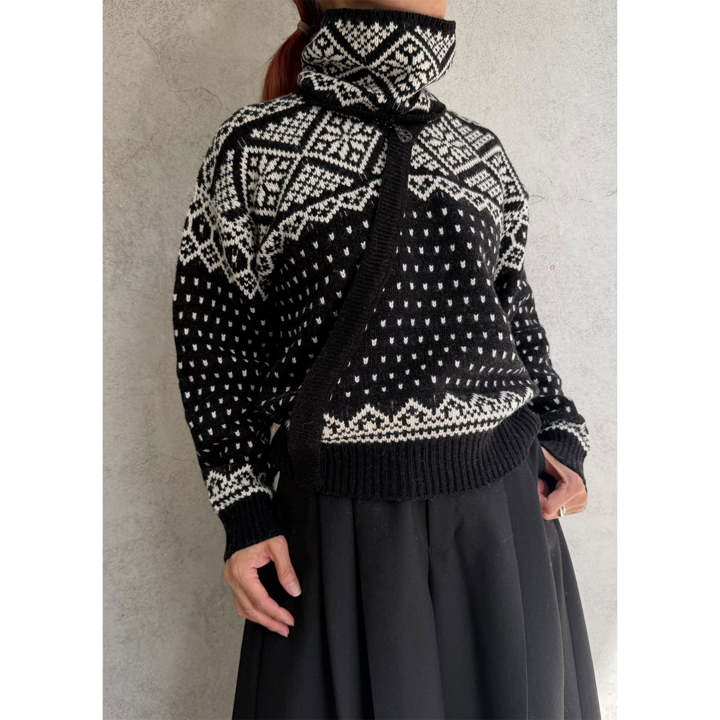 
                  
                    NORDIC NECK WARMER
                  
                