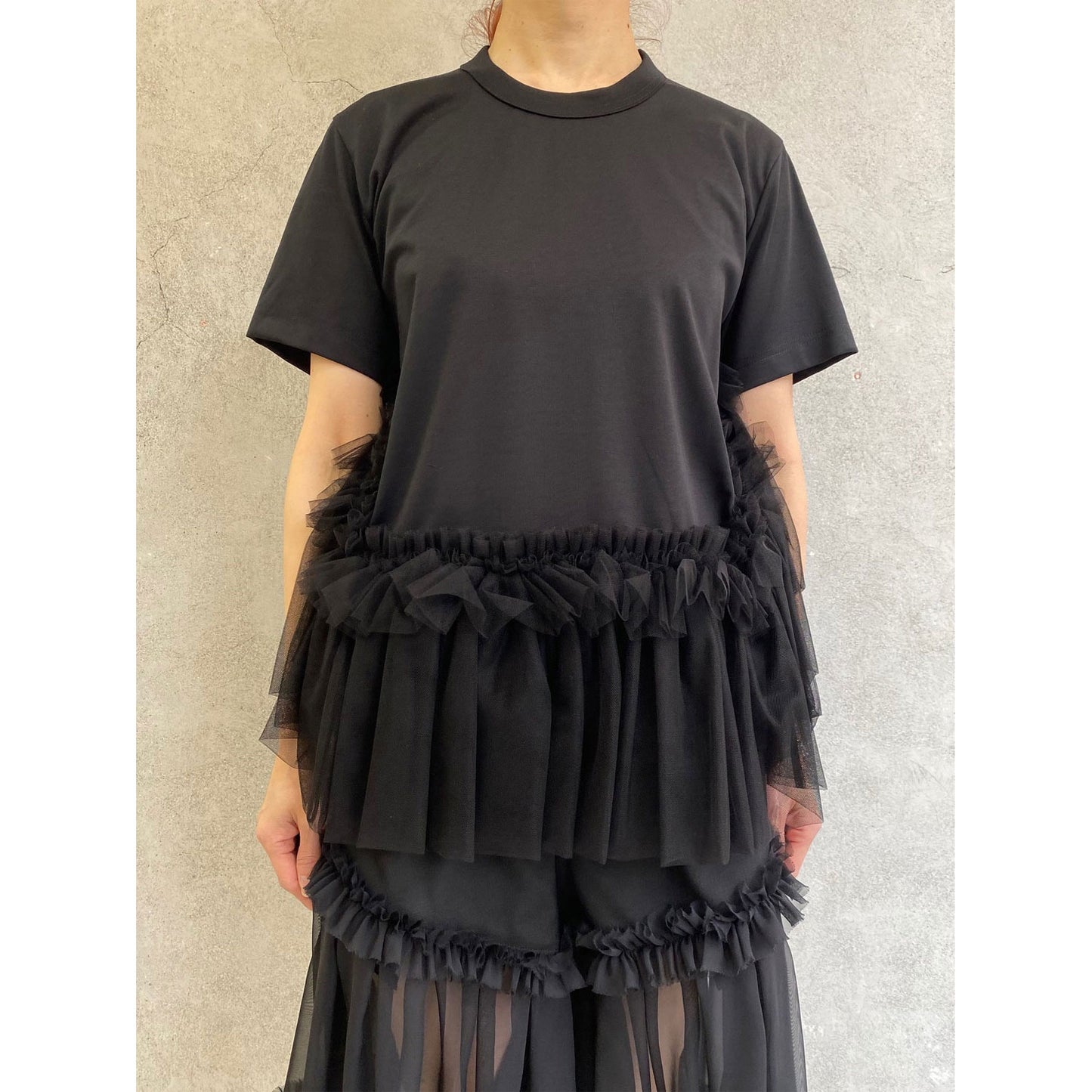 
                  
                    裾チュールカットソー-BLACK-
                  
                