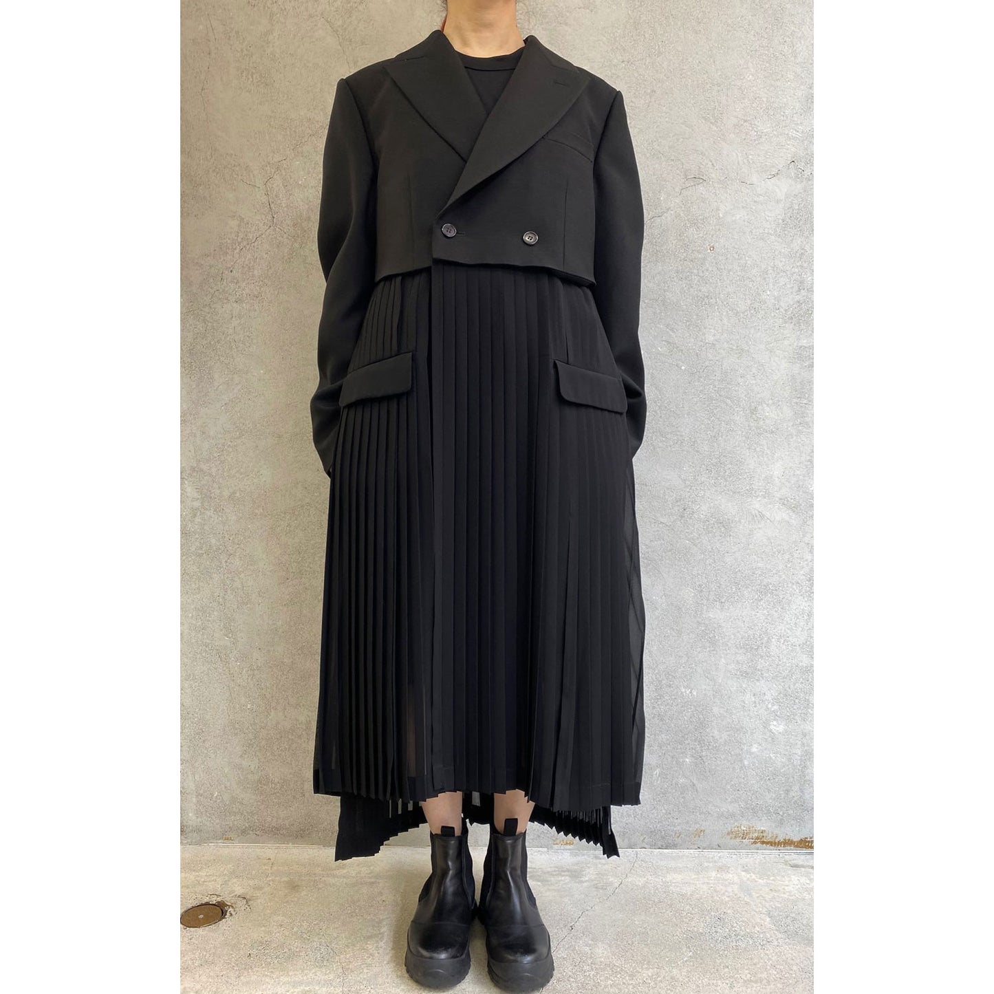 
                  
                    ウール×プリーツジョーゼットコート-BLACK-
                  
                