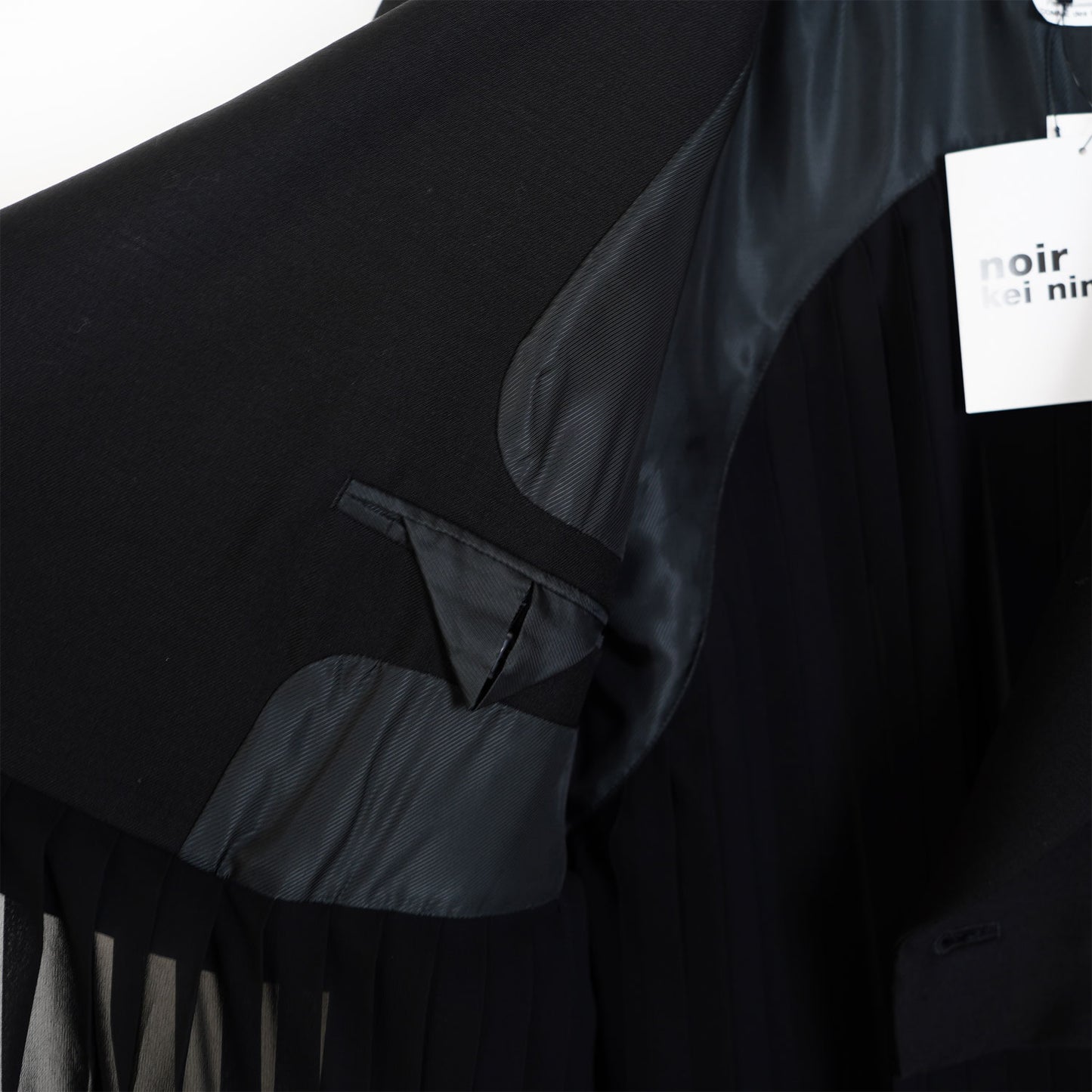 
                  
                    ウール×プリーツジョーゼットコート-BLACK-
                  
                