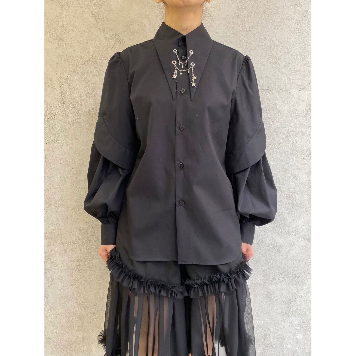 
                  
                    スターチャーム付シャツ-BLACK-
                  
                