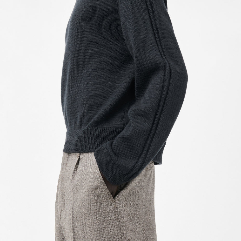 
                  
                    TRUE ROUNDNECK
                  
                