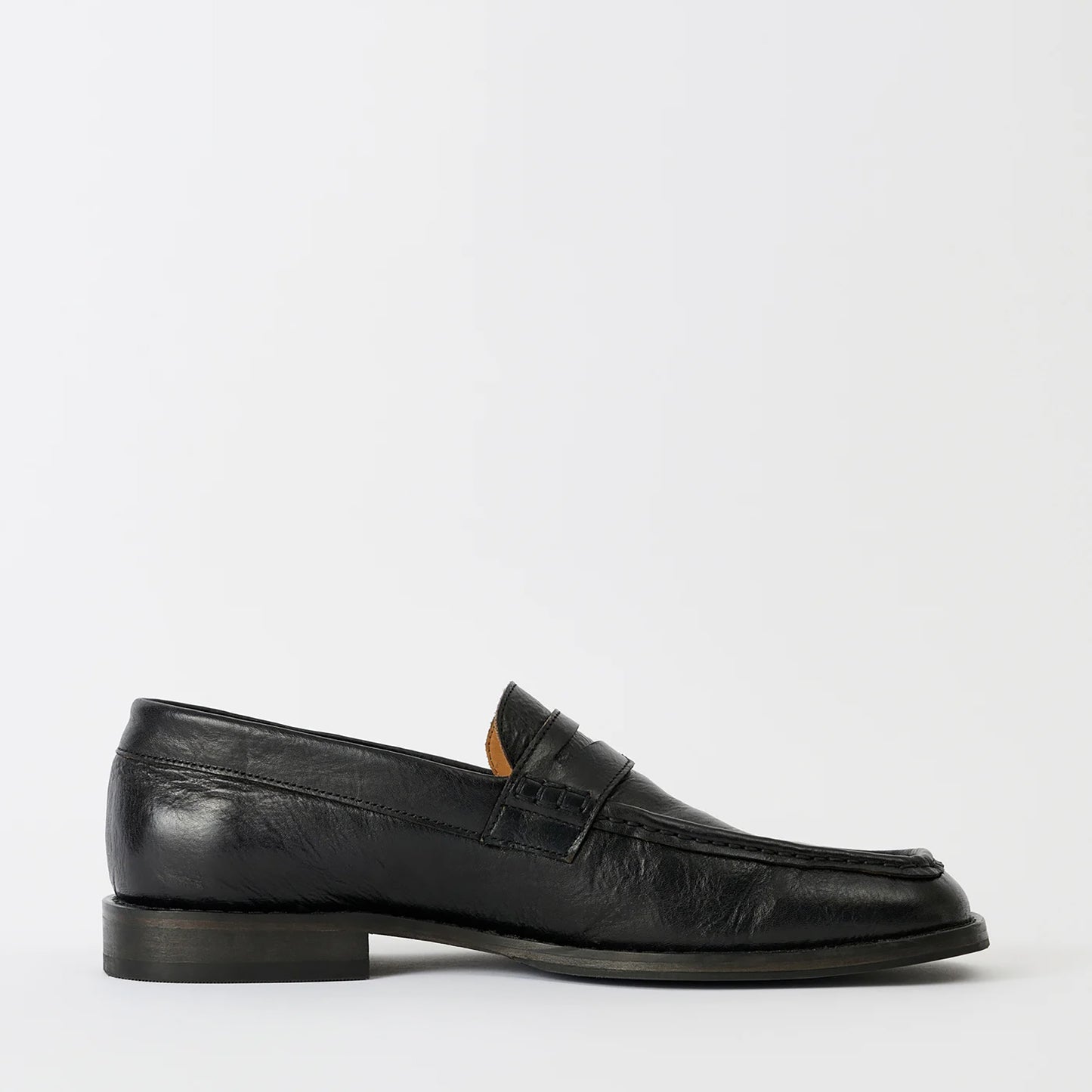 
                  
                    LIGHT LOAFER
                  
                
