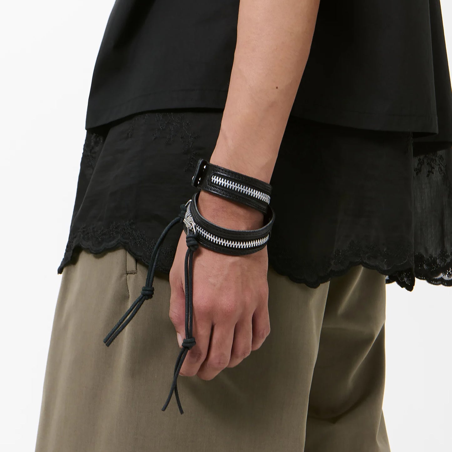 
                  
                    ZIPPED CHOKER
                  
                