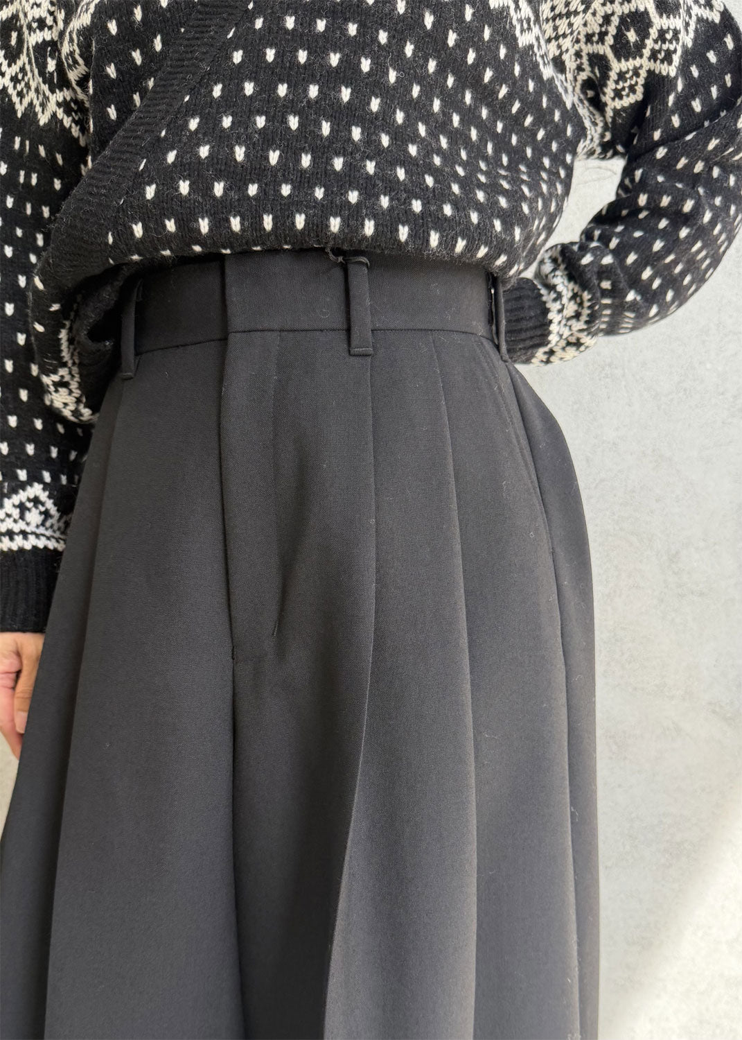 
                  
                    TROPICAL WIDE LEG CROPPED PANTS
                  
                