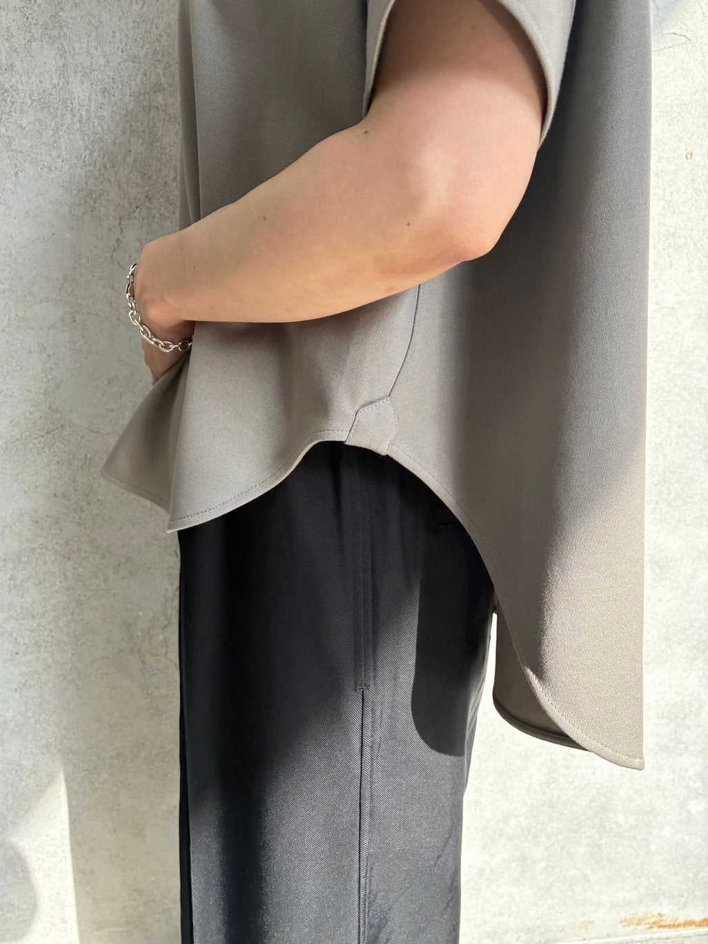 
                  
                    RERACS STRUCTURE DOUBLE FACE THE A-LINE SHORT PULOVER
                  
                