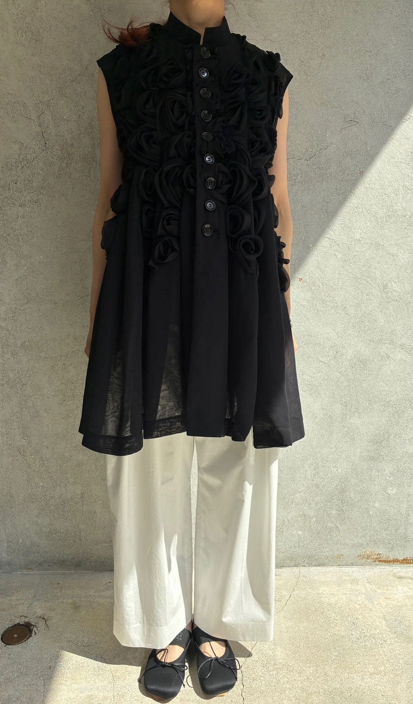 
                  
                    フラワーモチーフベスト-BLACK-
                  
                