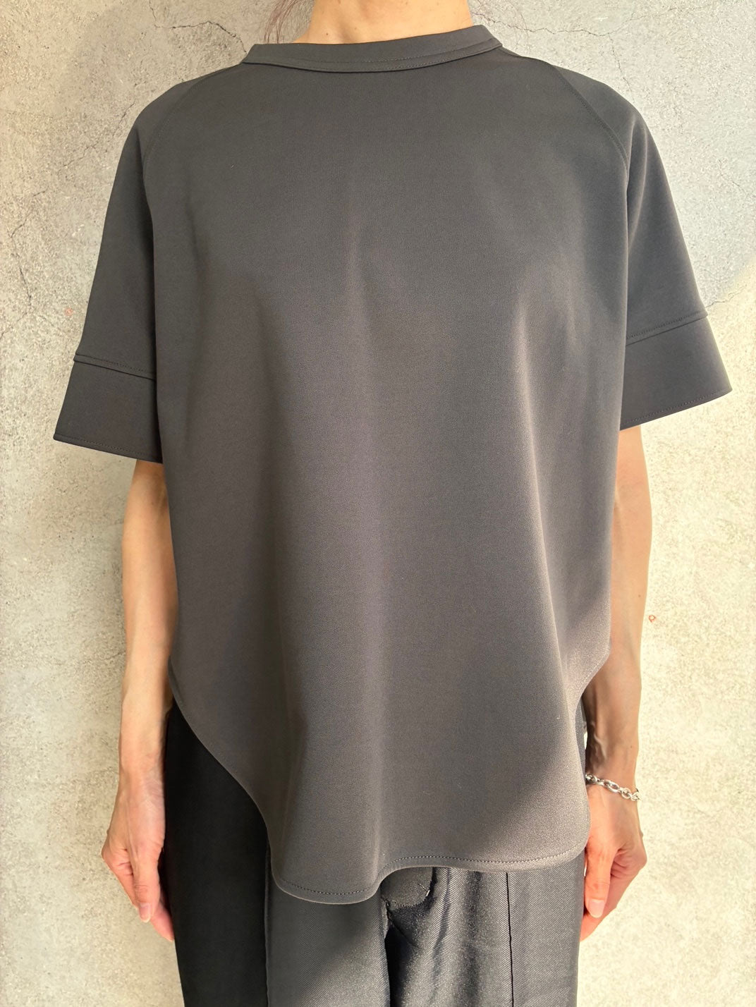 
                  
                    RERACS STRUCTURE DOUBLE FACE THE A-LINE SHORT PULOVER
                  
                
