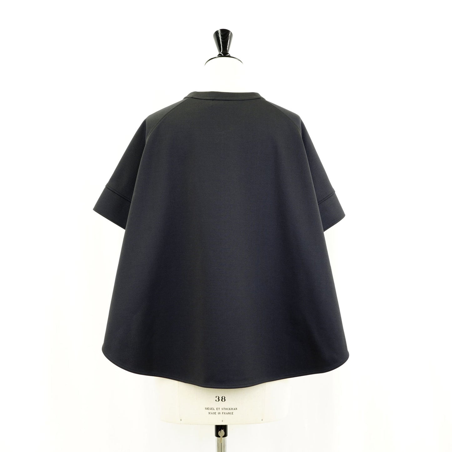 
                  
                    RERACS STRUCTURE DOUBLE FACE THE A-LINE SHORT PULOVER
                  
                