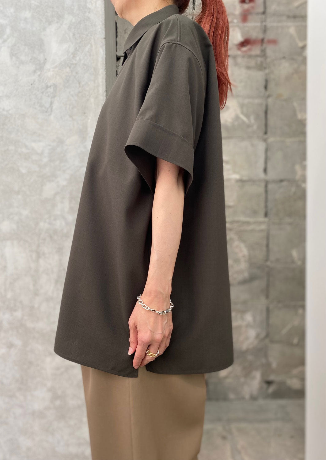 
                  
                    THE PERFECT SHIRT SHORT SLEEVE-GUNMETAL GRAY-
                  
                