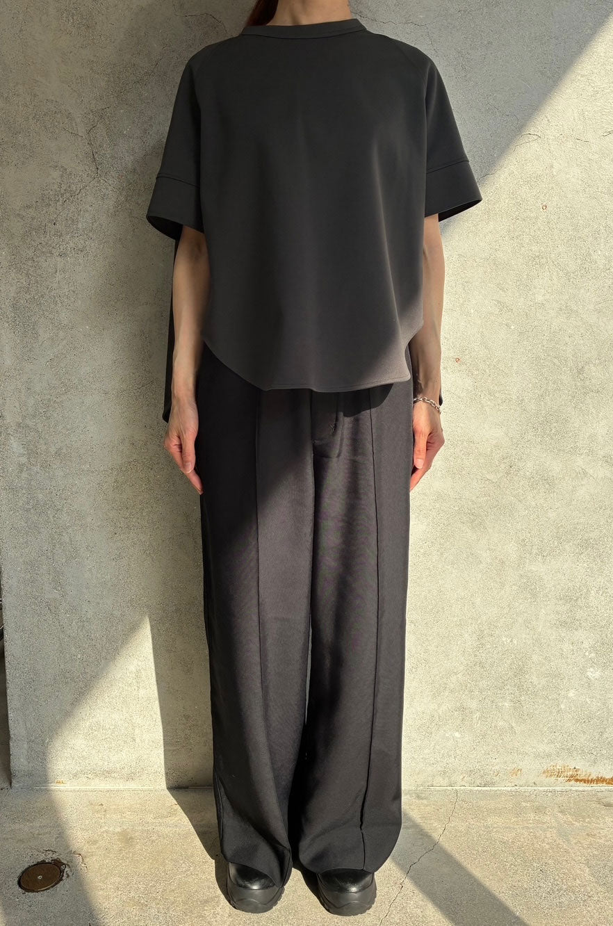 
                  
                    RERACS STRUCTURE DOUBLE FACE THE A-LINE SHORT PULOVER
                  
                