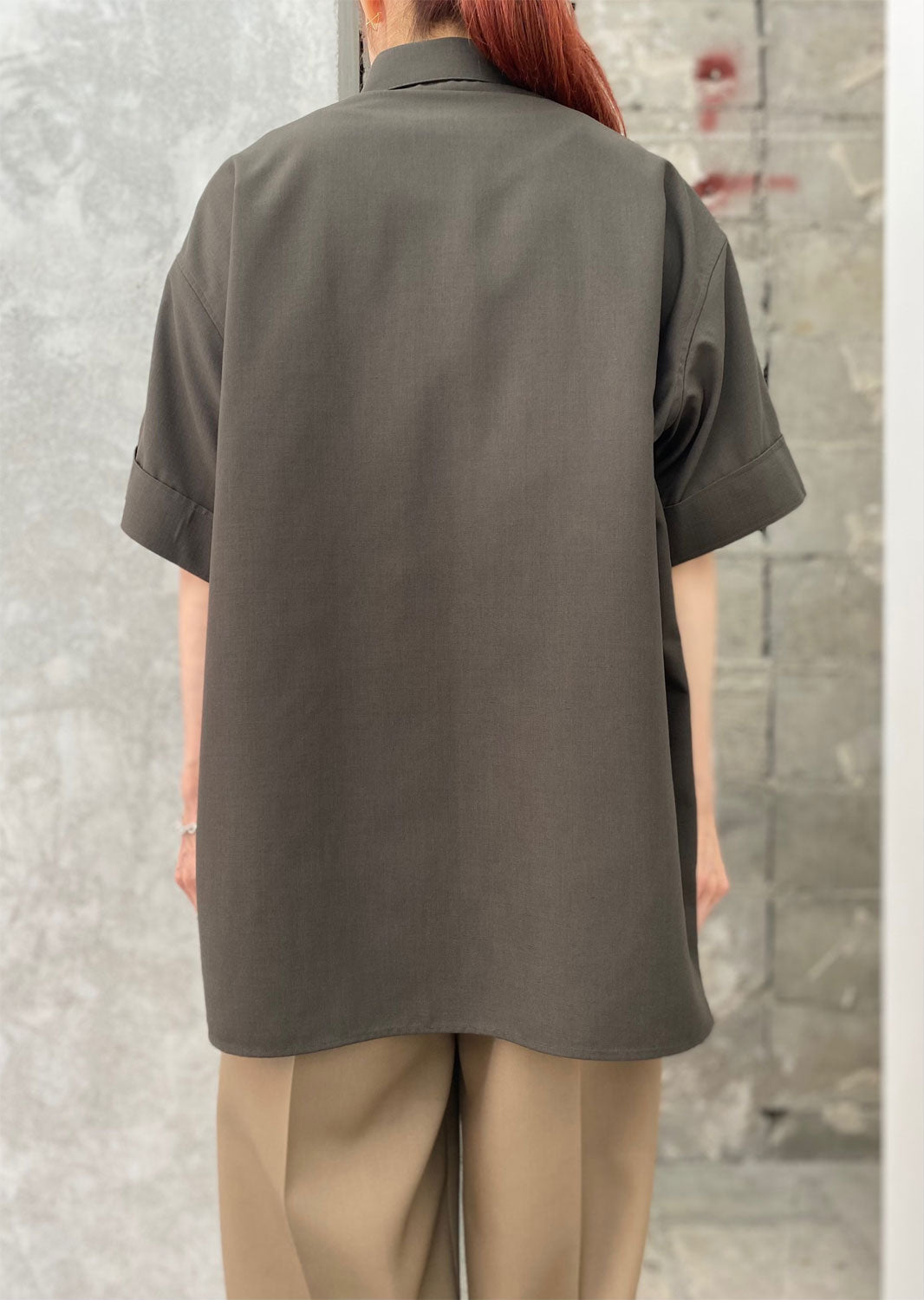 
                  
                    THE PERFECT SHIRT SHORT SLEEVE-GUNMETAL GRAY-
                  
                