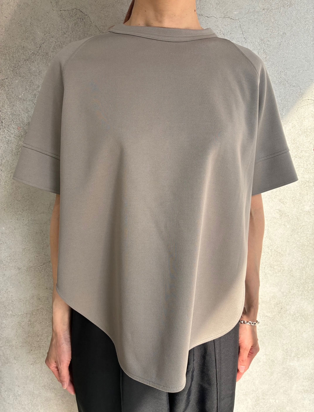 
                  
                    RERACS STRUCTURE DOUBLE FACE THE A-LINE SHORT PULOVER
                  
                