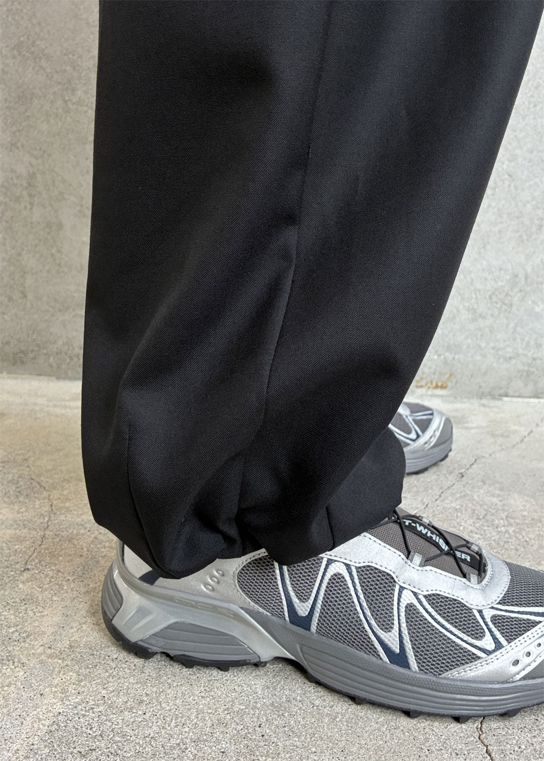 
                  
                    OVER BAGGY PANTS
                  
                