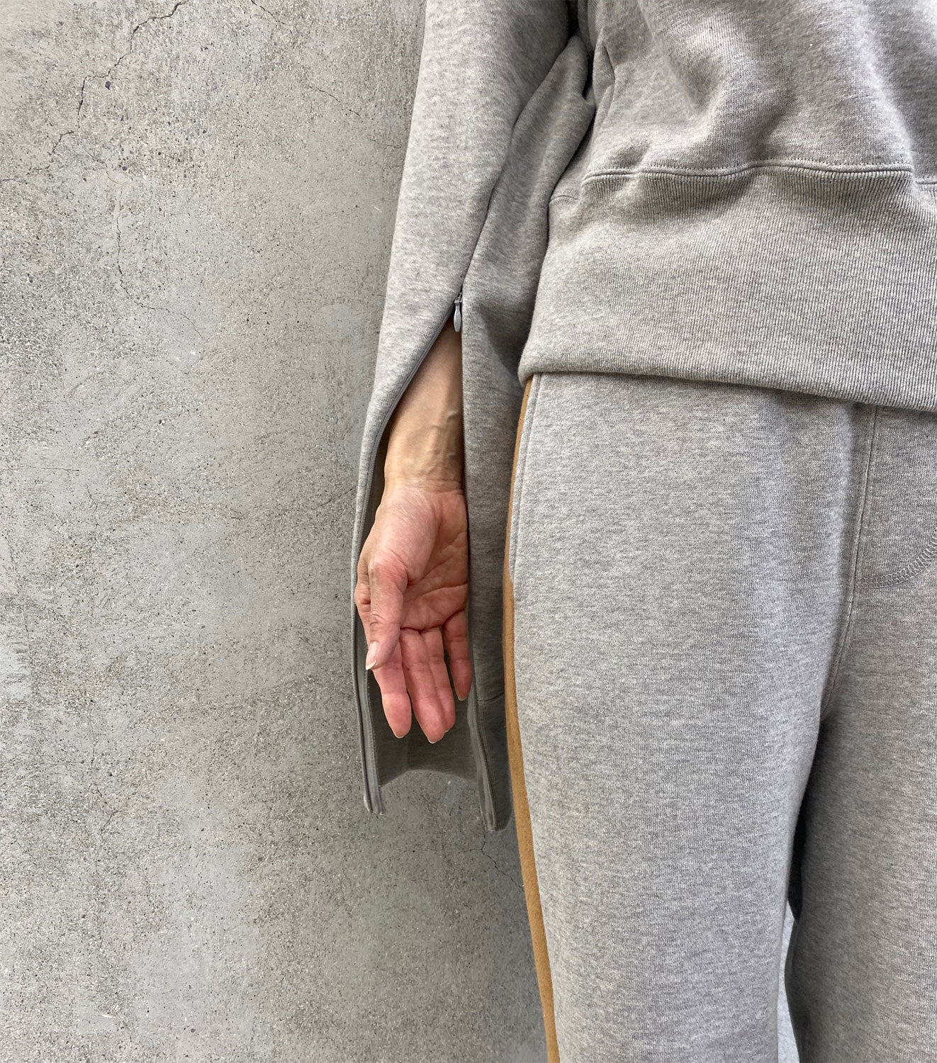 
                  
                    SLIT SLEEVE SWEAT-TAKESUMI GREY-
                  
                