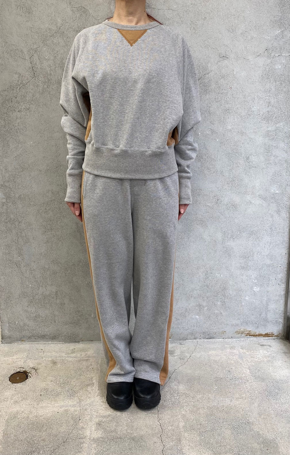 
                  
                    SLIT SLEEVE SWEAT-TAKESUMI GREY×NATURAL BROWN-
                  
                
