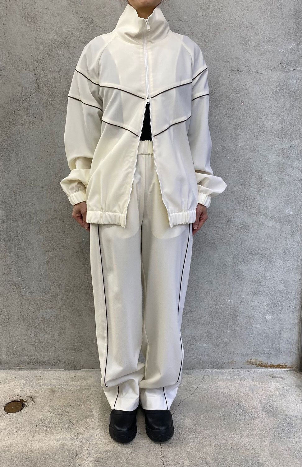 
                  
                    TRACK JACKET -WHITE-
                  
                