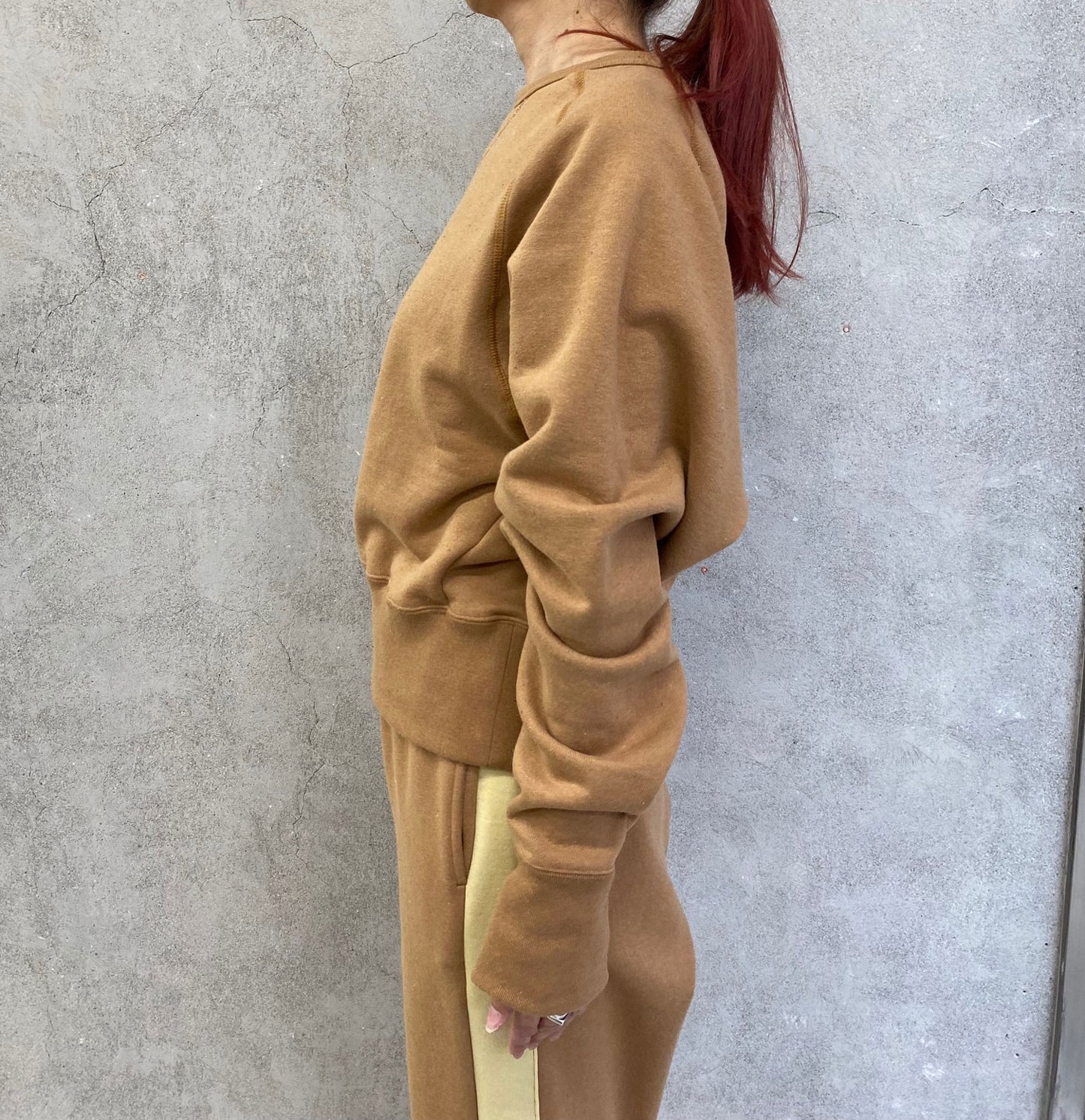 
                  
                    SLIT SLEEVE SWEAT-NATURAL BROWN-
                  
                