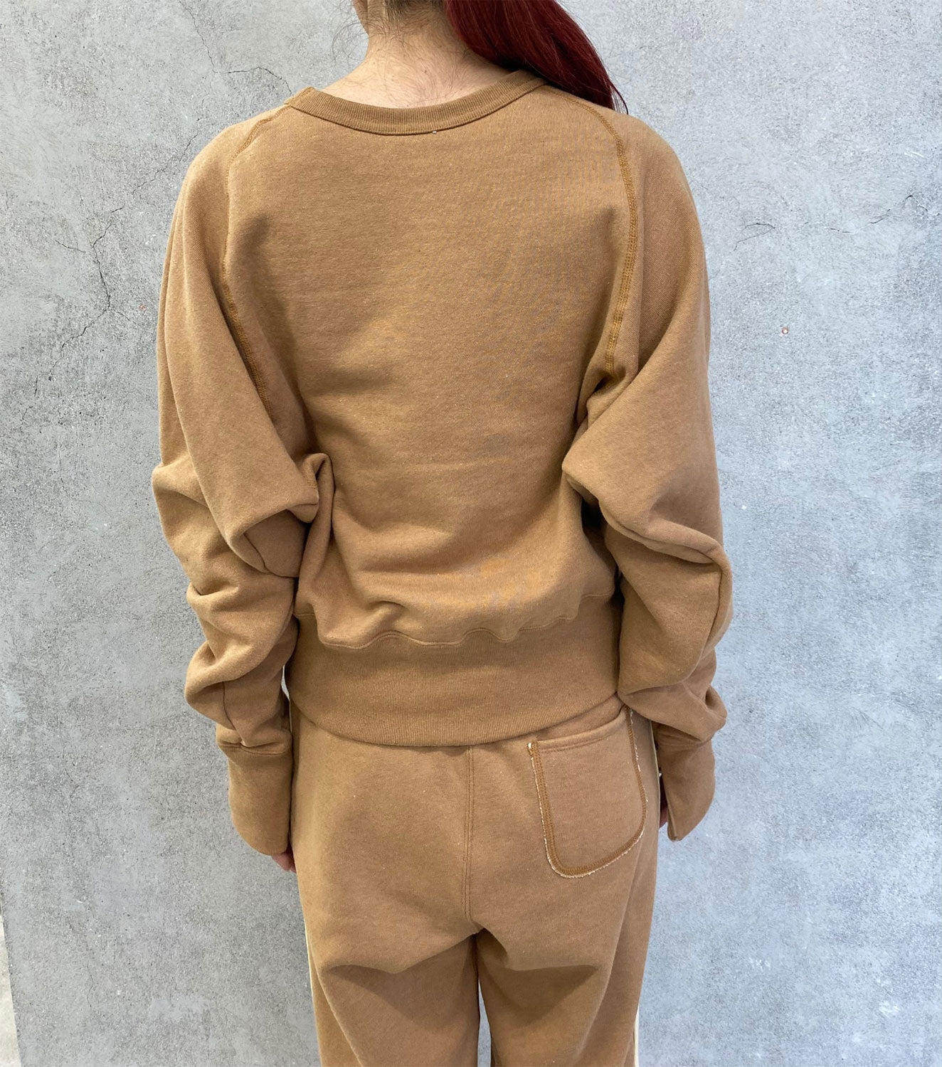 
                  
                    SLIT SLEEVE SWEAT-NATURAL BROWN-
                  
                