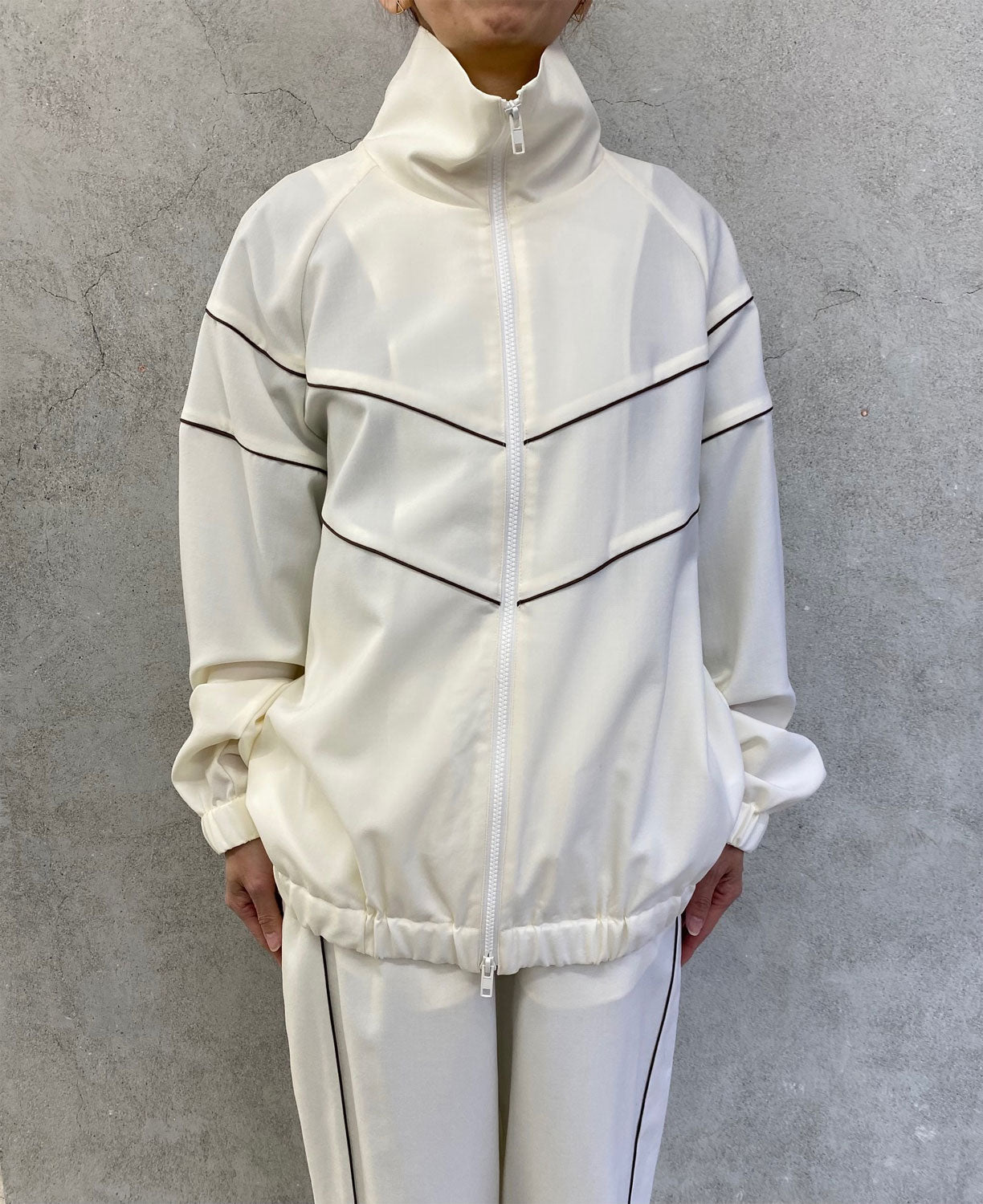 
                  
                    TRACK JACKET -WHITE-
                  
                