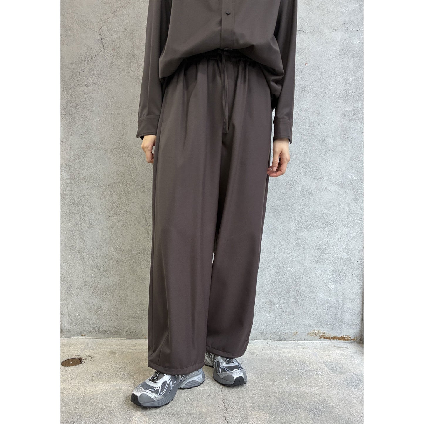
                  
                    OVER BAGGY PANTS
                  
                