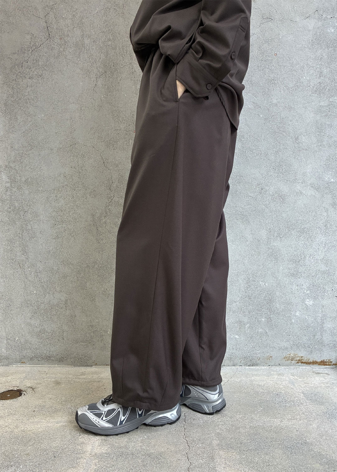 
                  
                    OVER BAGGY PANTS
                  
                