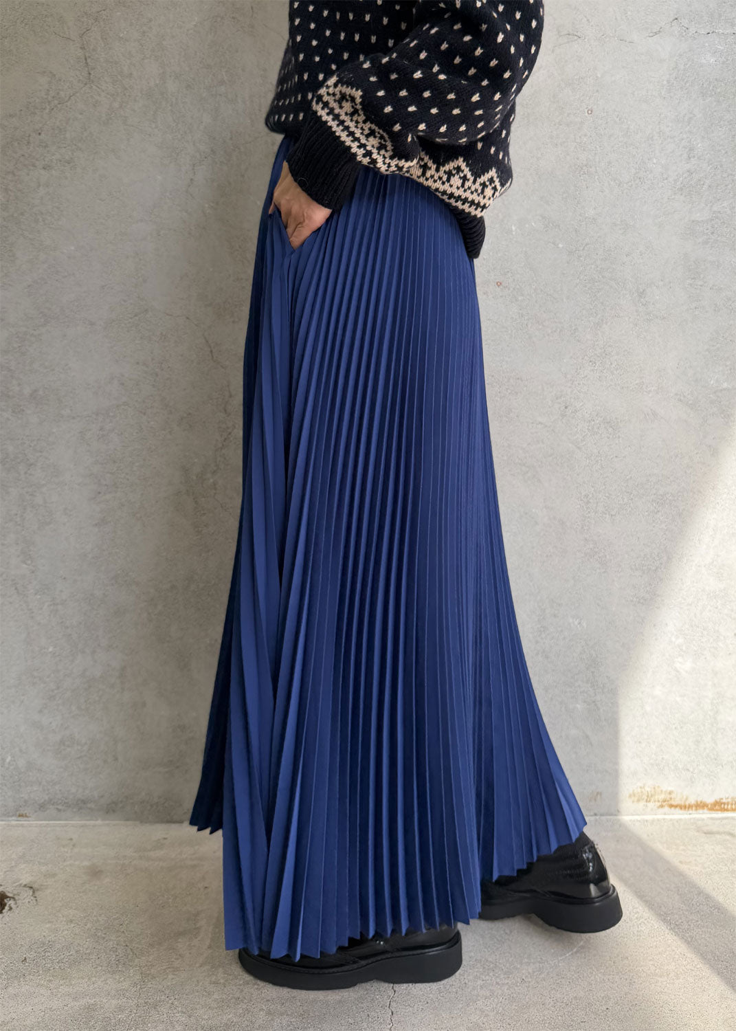 
                  
                    TAFFETA PLEATED SKIRT
                  
                
