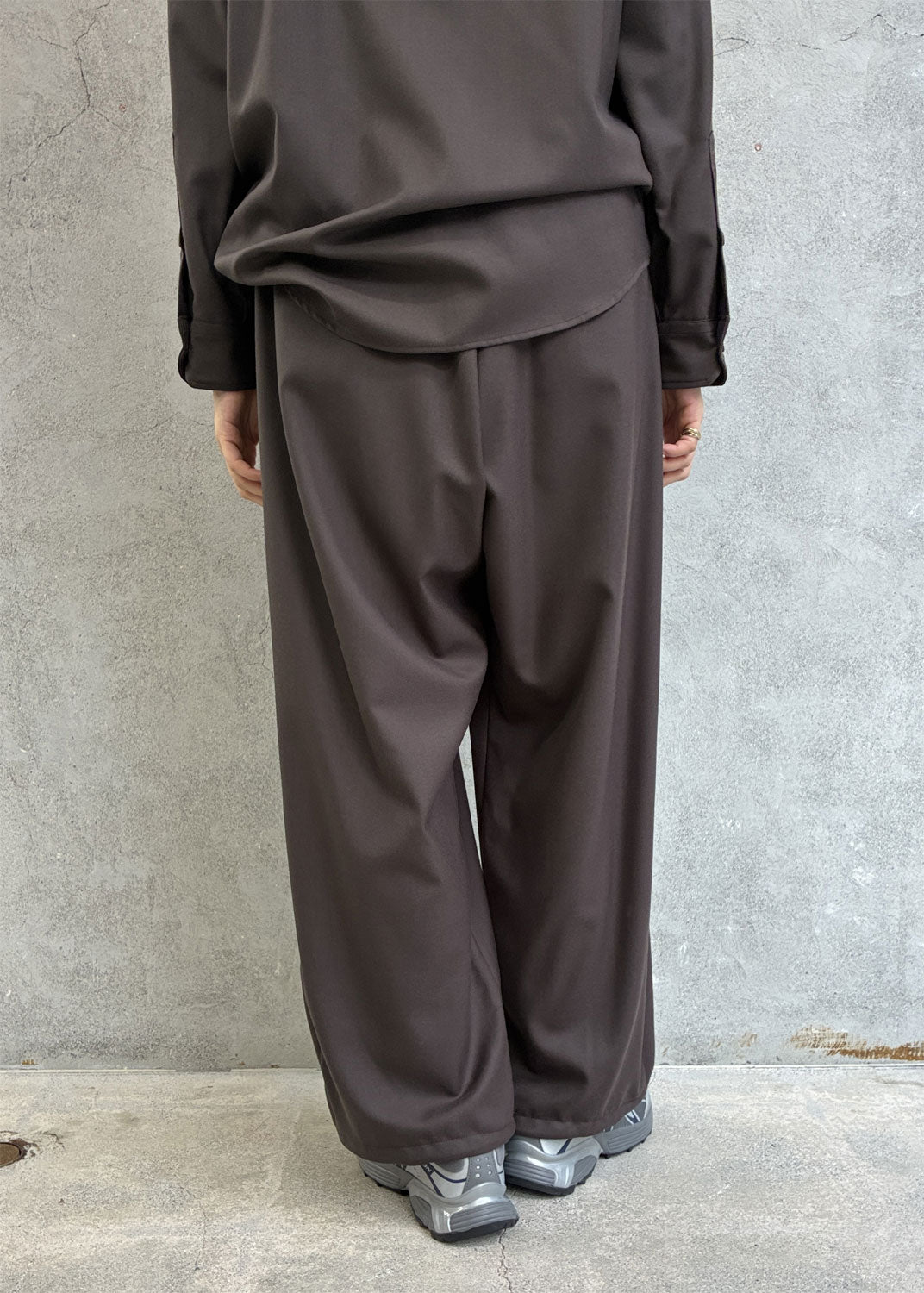 
                  
                    OVER BAGGY PANTS
                  
                