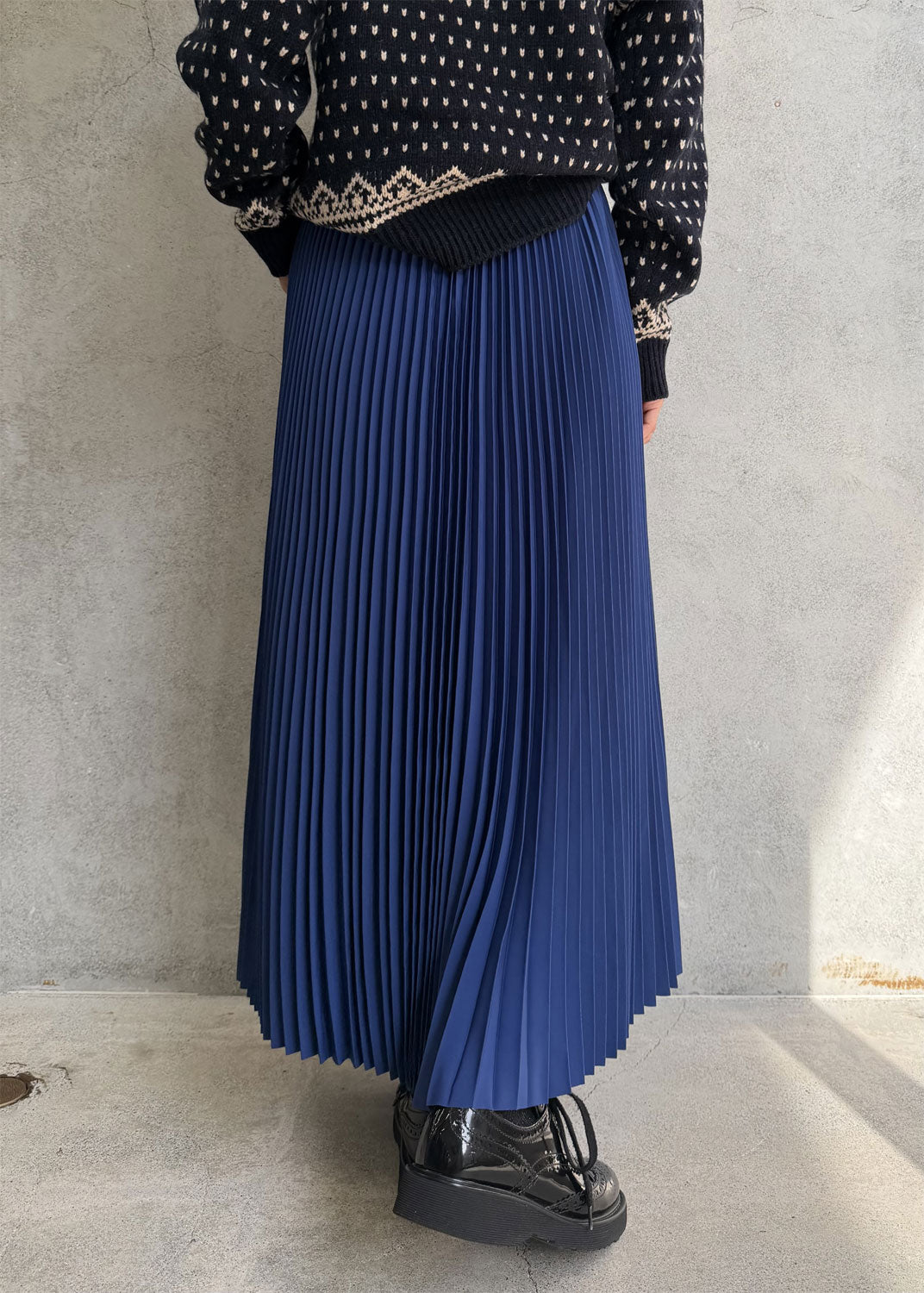 
                  
                    TAFFETA PLEATED SKIRT
                  
                