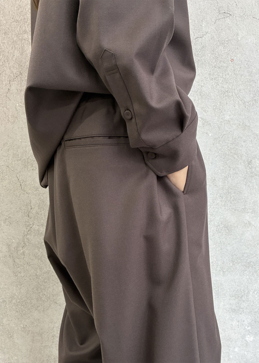 
                  
                    OVER BAGGY PANTS
                  
                