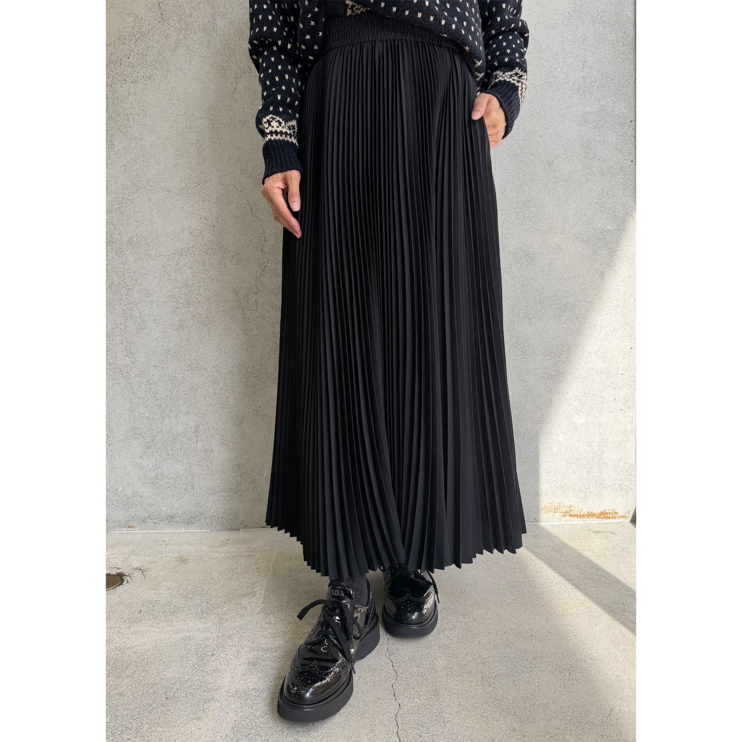 
                  
                    TAFFETA PLEATED SKIRT
                  
                