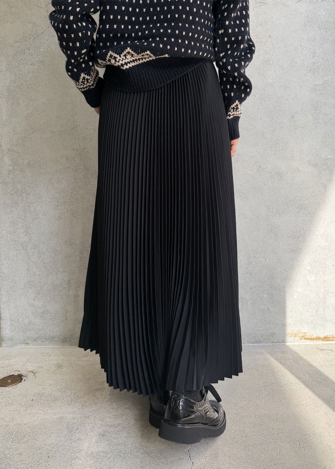 
                  
                    TAFFETA PLEATED SKIRT
                  
                