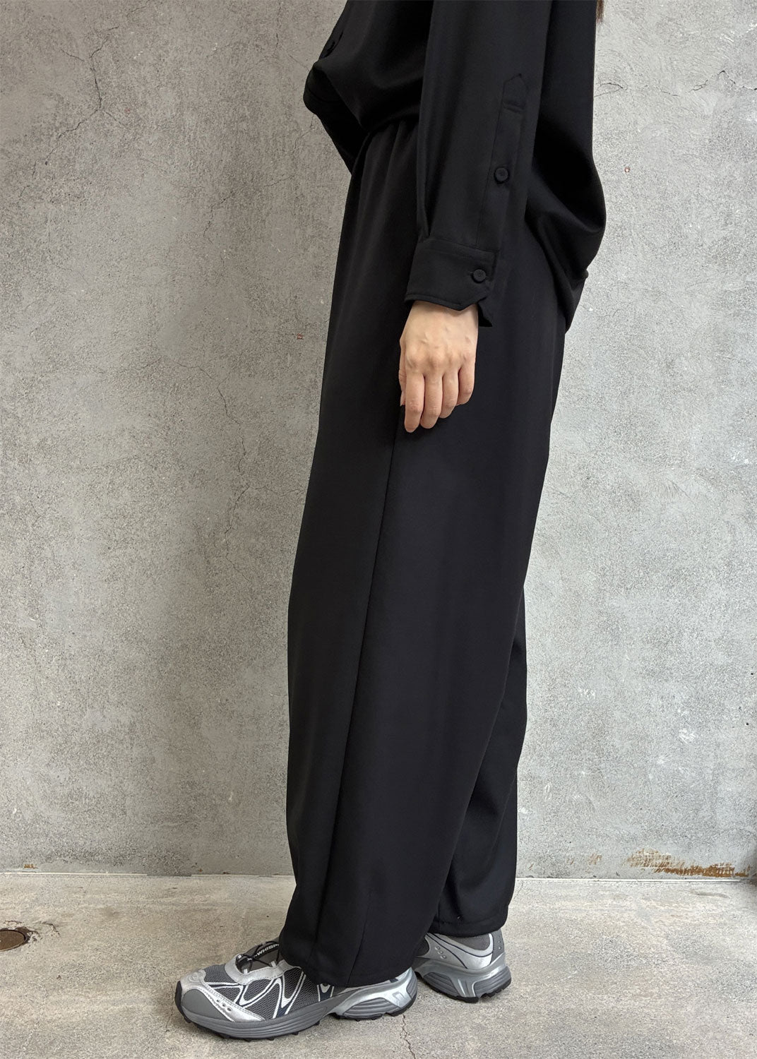 
                  
                    OVER BAGGY PANTS
                  
                