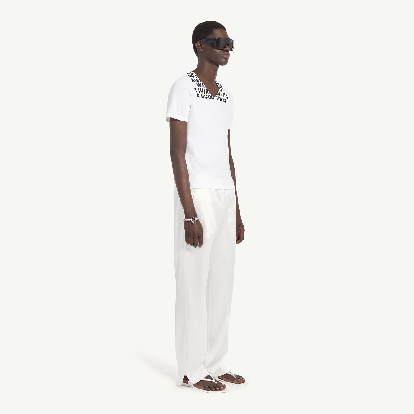 
                  
                    V-NECK SIDA JERSEY
                  
                