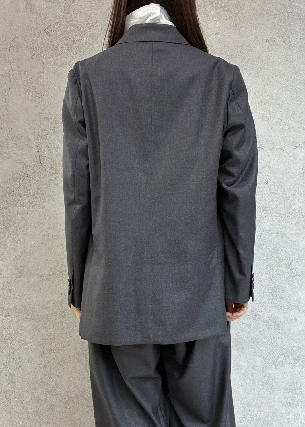 
                  
                    LONG TAILORED JACKET
                  
                